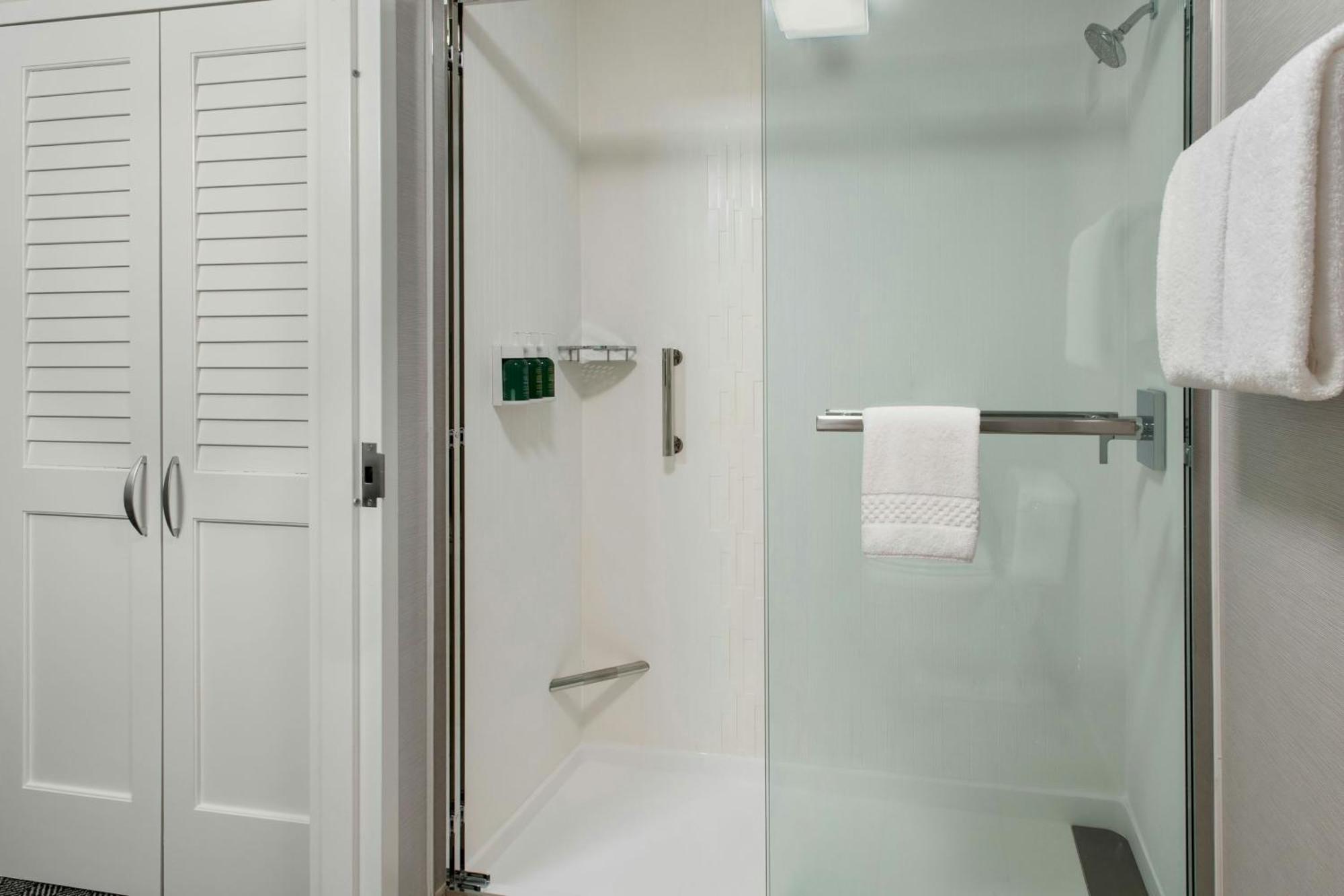 Courtyard By Marriott Silver Spring North/White Oak Экстерьер фото