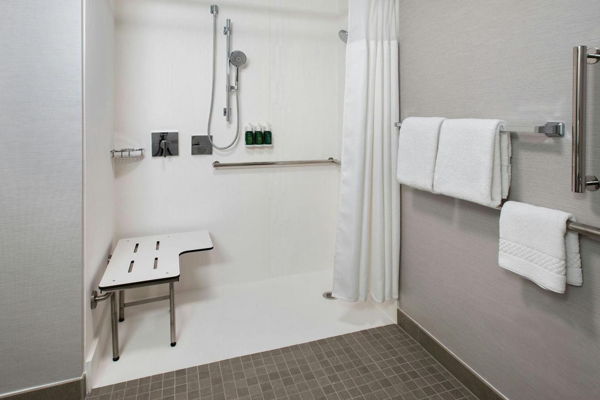 Courtyard By Marriott Silver Spring North/White Oak Экстерьер фото