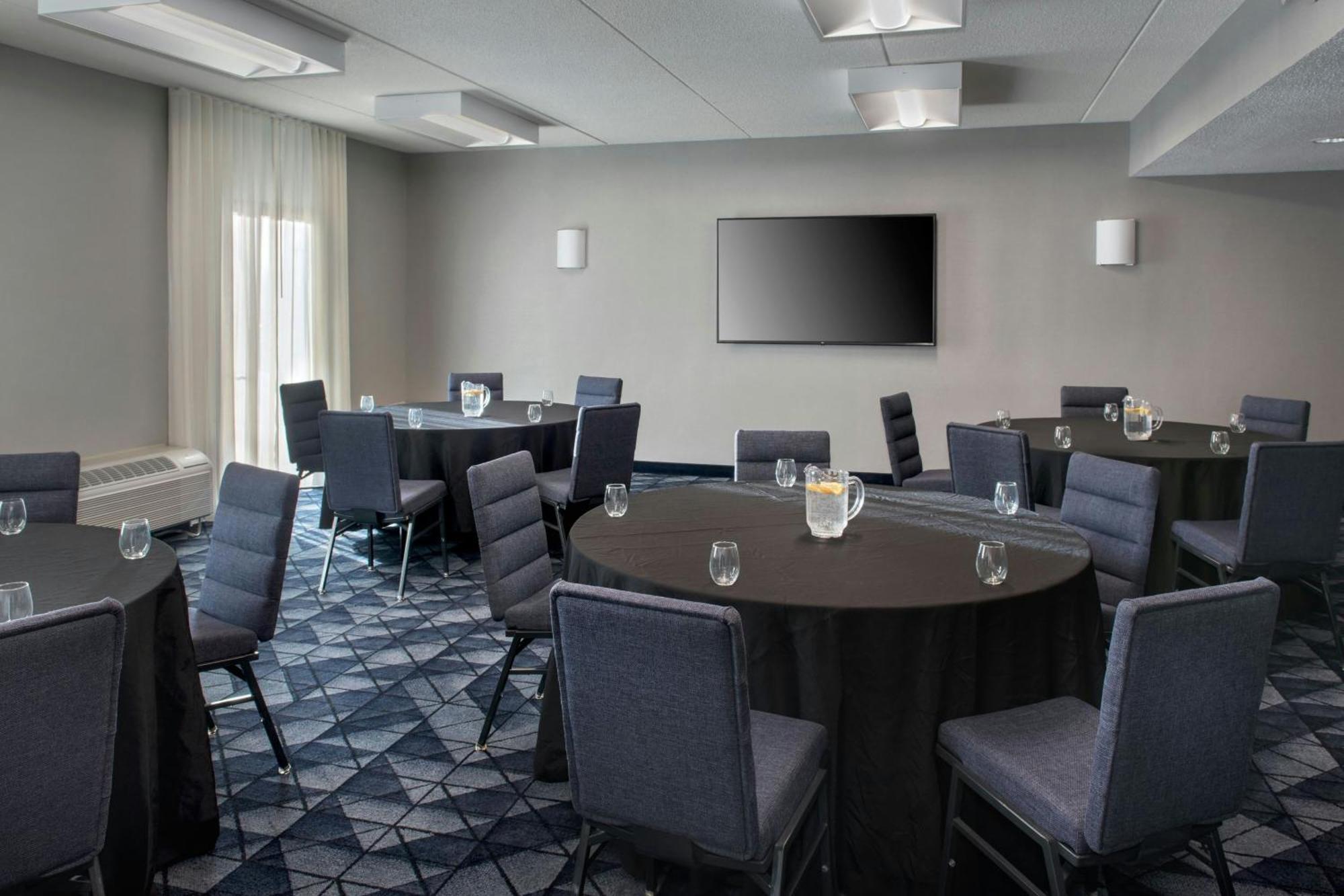 Courtyard By Marriott Silver Spring North/White Oak Экстерьер фото
