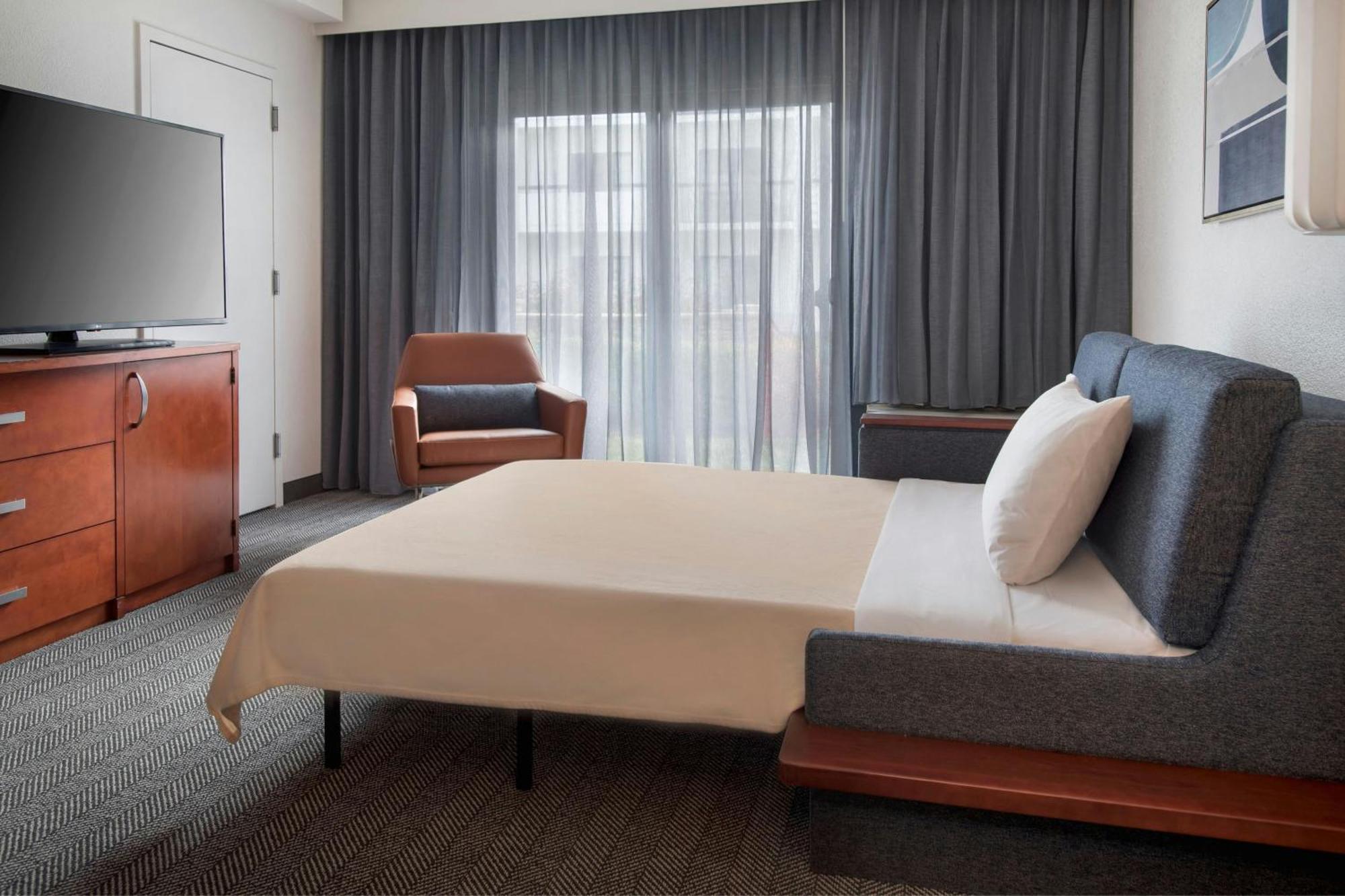 Courtyard By Marriott Silver Spring North/White Oak Экстерьер фото