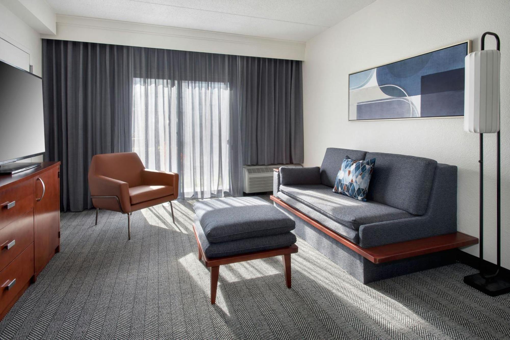 Courtyard By Marriott Silver Spring North/White Oak Экстерьер фото
