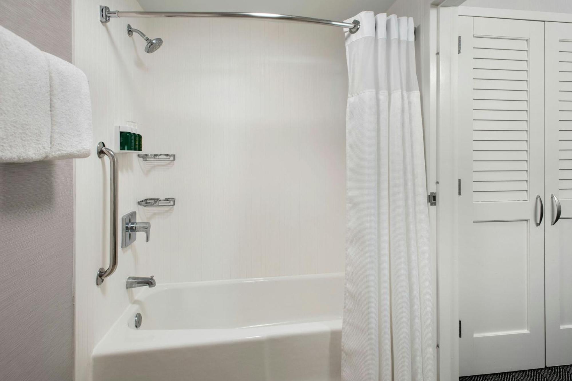 Courtyard By Marriott Silver Spring North/White Oak Экстерьер фото