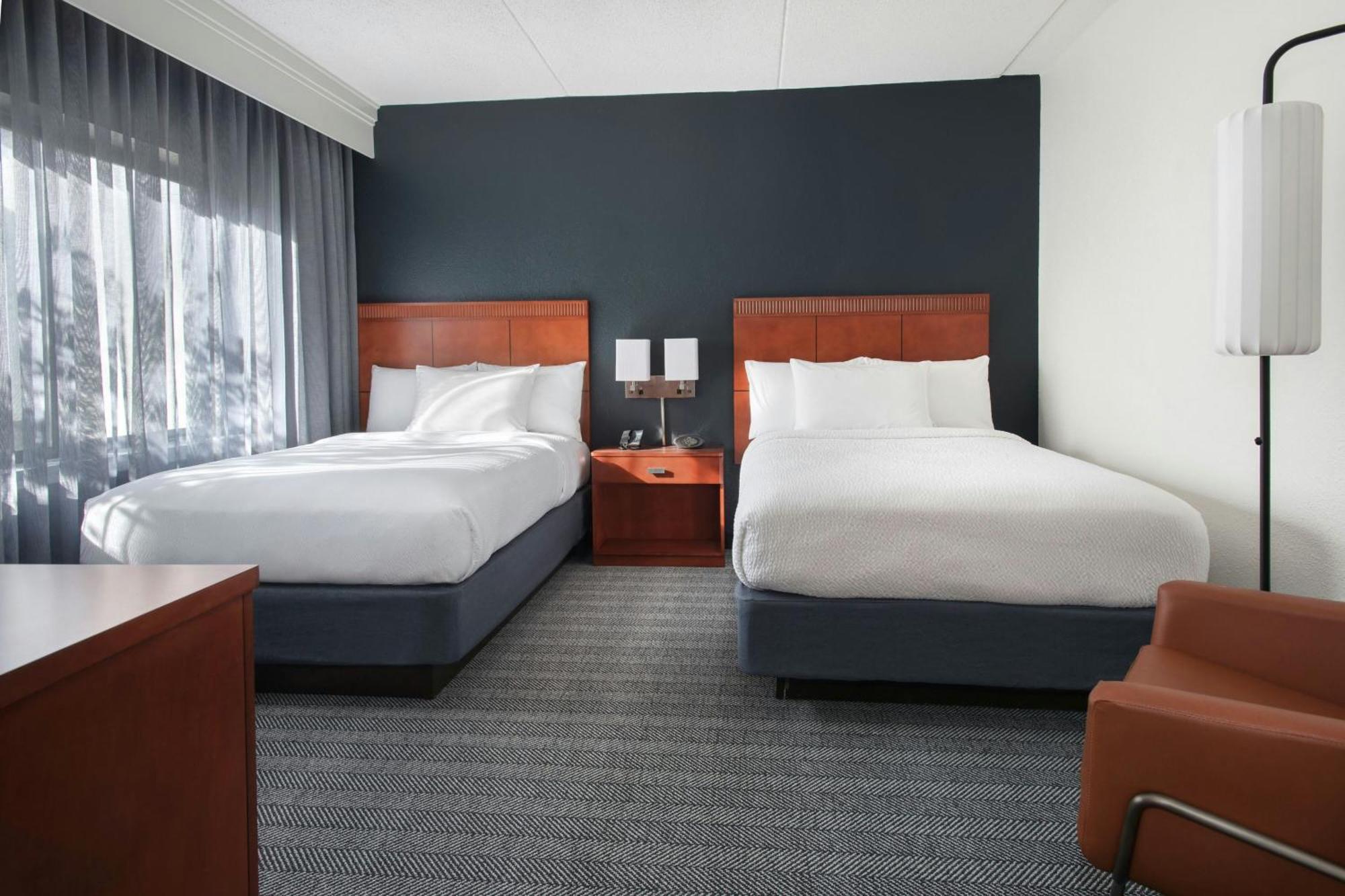 Courtyard By Marriott Silver Spring North/White Oak Экстерьер фото