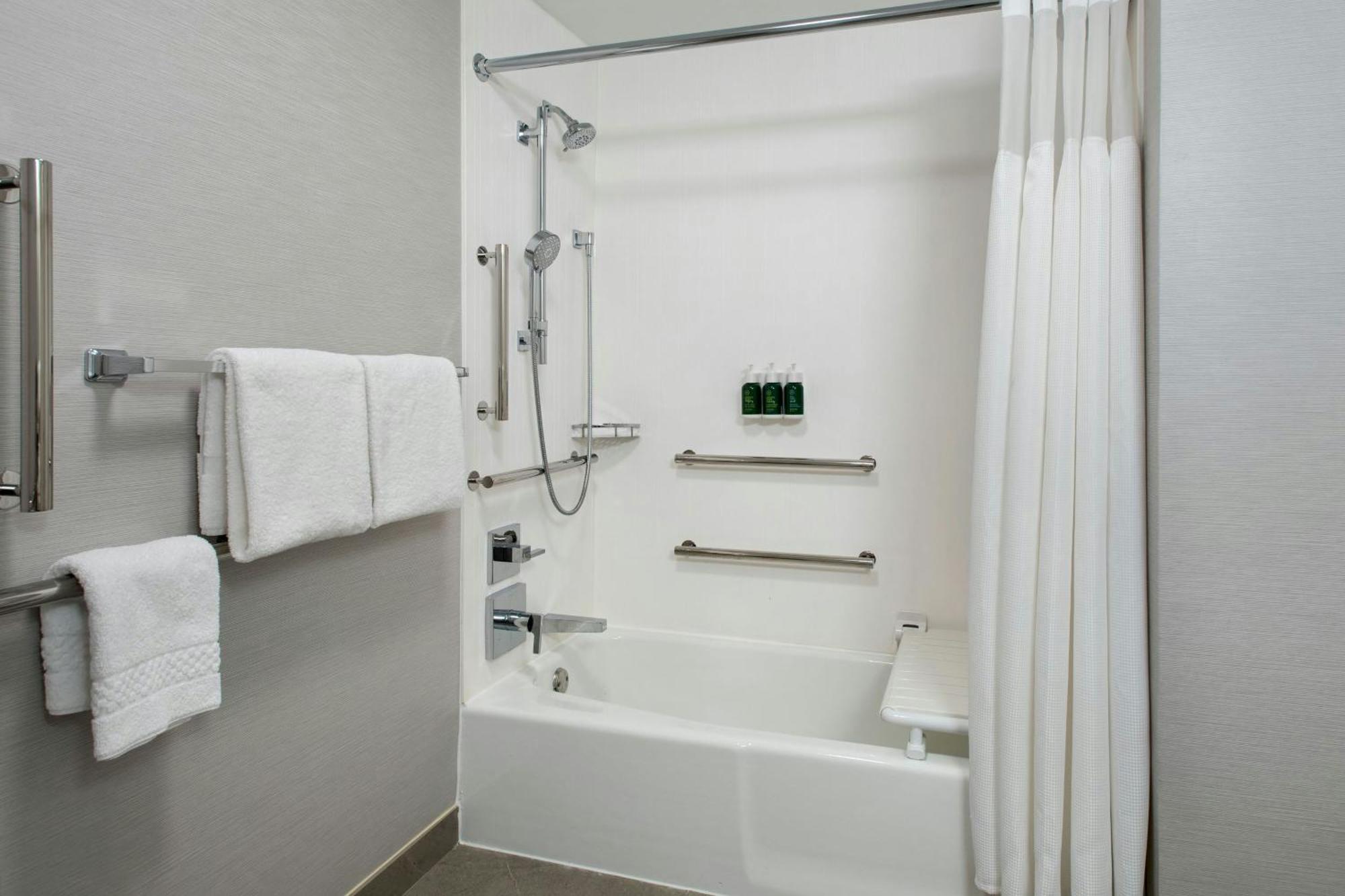 Courtyard By Marriott Silver Spring North/White Oak Экстерьер фото