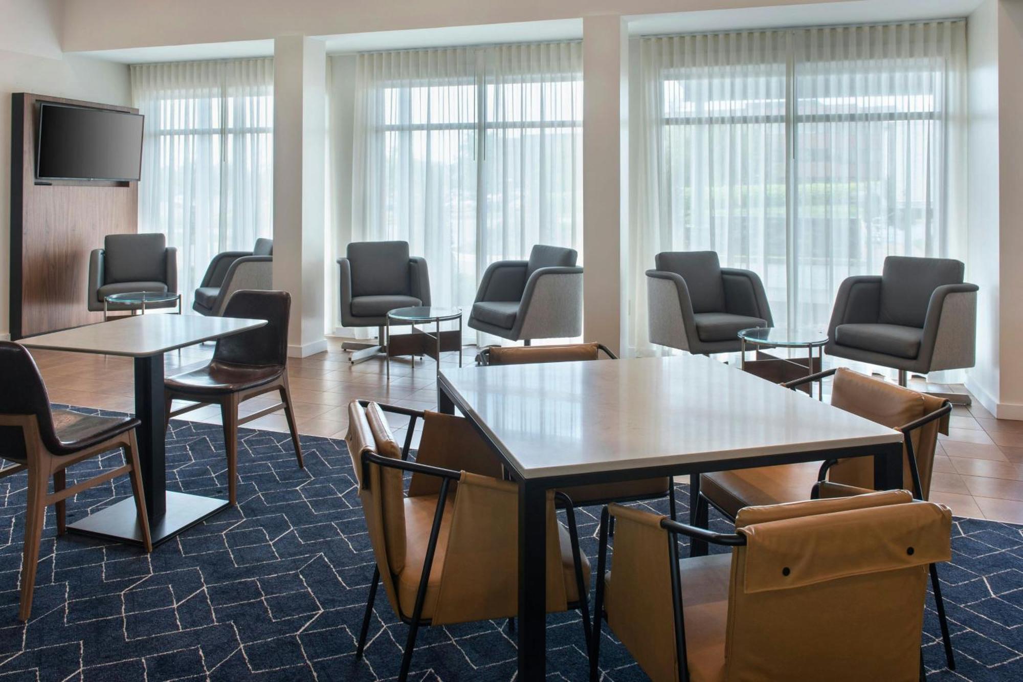 Courtyard By Marriott Silver Spring North/White Oak Экстерьер фото