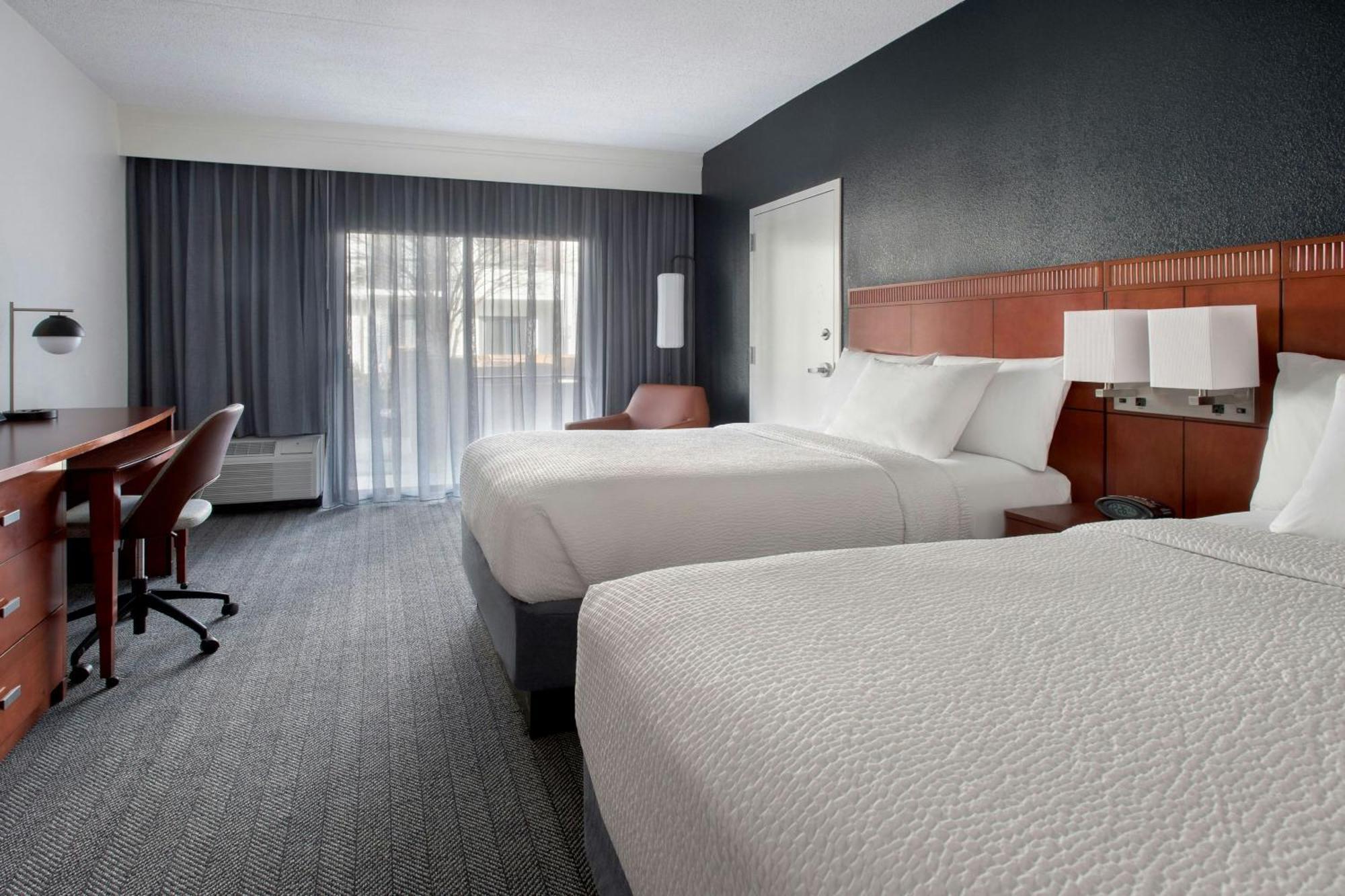 Courtyard By Marriott Silver Spring North/White Oak Экстерьер фото