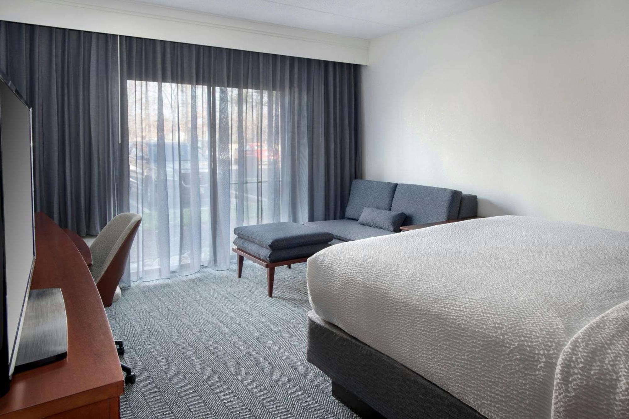 Courtyard By Marriott Silver Spring North/White Oak Экстерьер фото