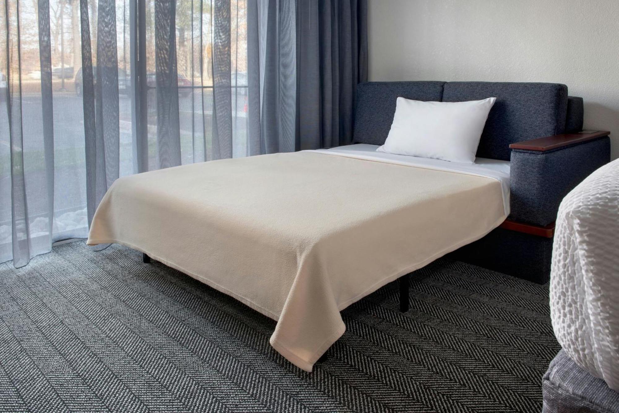 Courtyard By Marriott Silver Spring North/White Oak Экстерьер фото