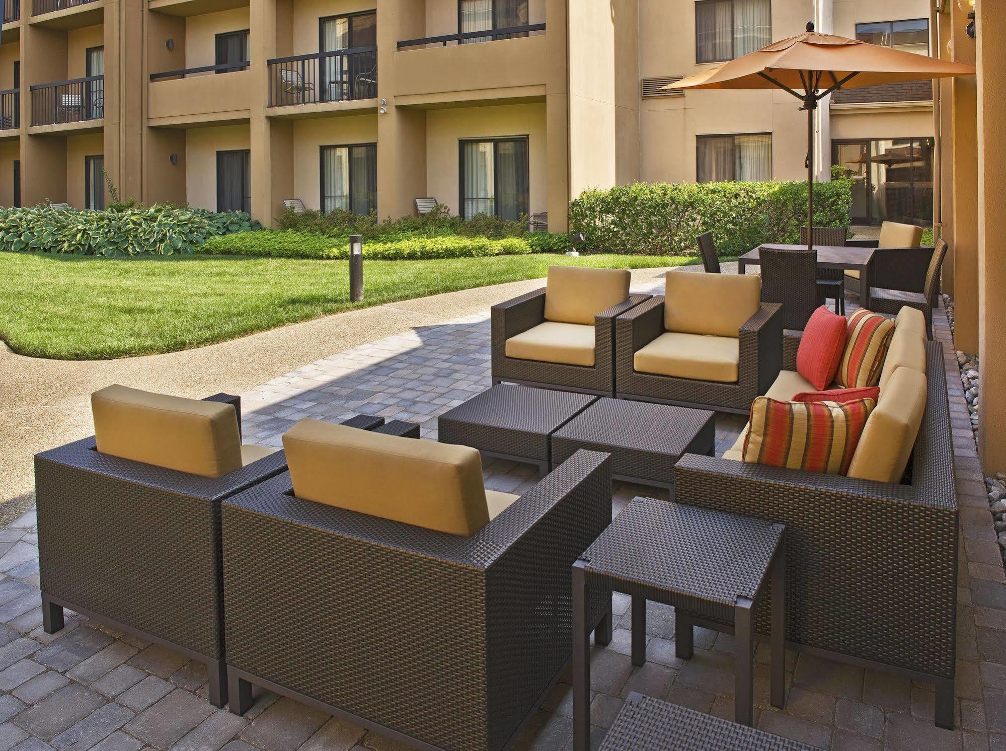 Courtyard By Marriott Silver Spring North/White Oak Экстерьер фото